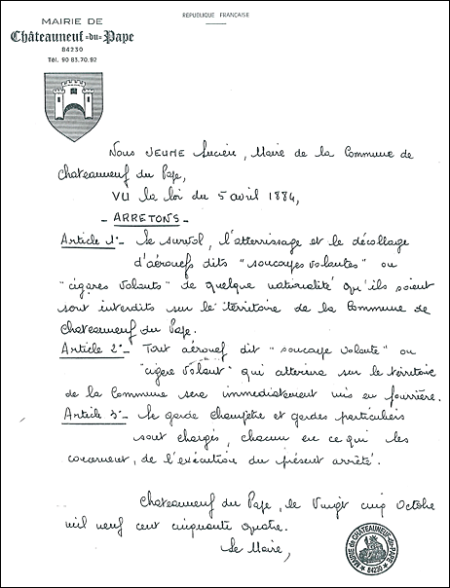 L'original de l'arrêté anti-OVNI de Châteauneuf-du-Pape  © Radio France